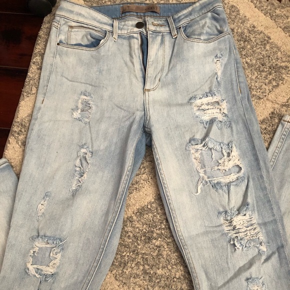 Guess 1981 High Rise Ripped Jeans - Picture 2 of 7